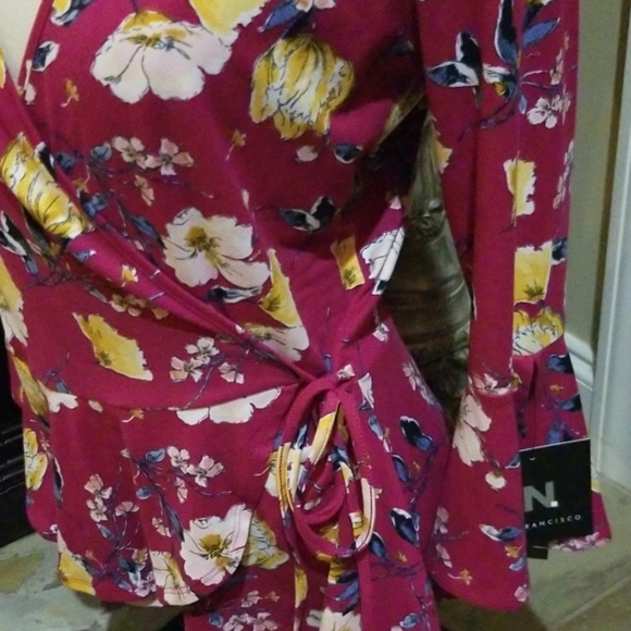 Gorgeous Wrap top - Picture 2 of 5